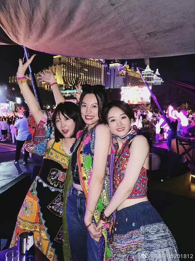 Triệu Lệ Dĩnh khoe loạt ảnh mới sau thời gian dài ở ẩn, nhan sắc tuổi U40 gây sốt - Ảnh 2. Triệu Lệ Dĩnh khoe loạt ảnh mới sau thời gian dài ở ẩn, nhan sắc tuổi U40 gây sốt - Ảnh 2.