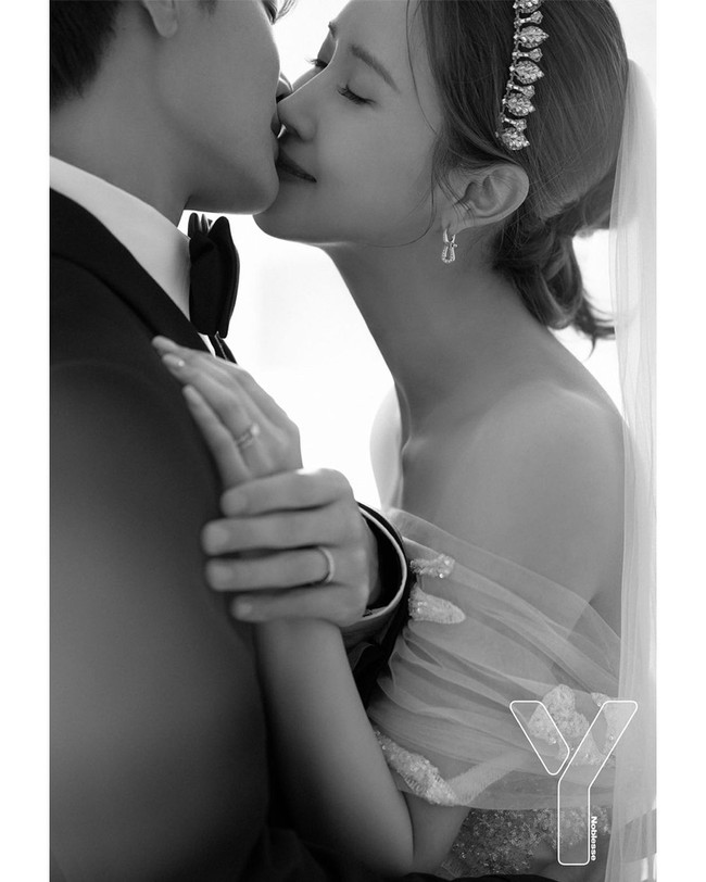 Lee Da Hae - Se7en chính thức xả ảnh cưới: Hình khóa môi chiếm spotlight, chú rể tương lai có còn mặt nặng như chì? - Ảnh 4.