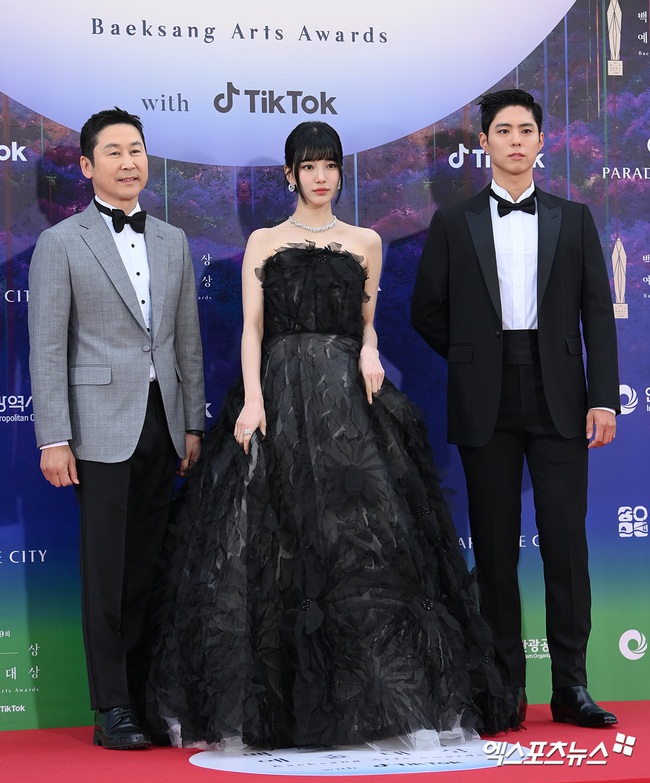 Siêu thảm đỏ Baeksang 2023: Đại mỹ nhân Song Hye Kyo giá đáo so kè ác nữ Lim Ji Yeon, Suzy và Park Bo Gum tương tác kỳ lạ - Ảnh 9.