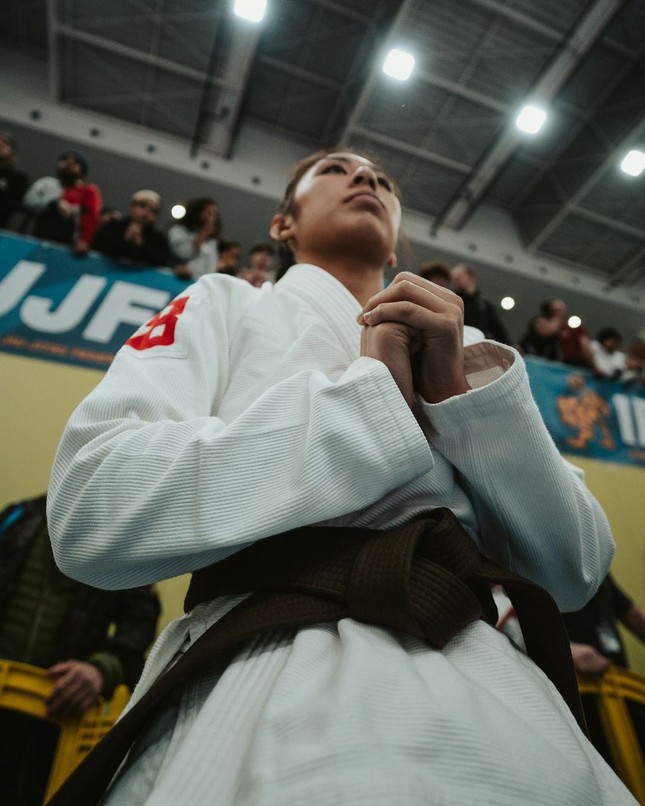 Mỹ nữ lập kỷ lục giành đai đen Jiu Jitsu sẽ cầm cờ Campuchia ở SEA Games 32 là ai? - Ảnh 3.