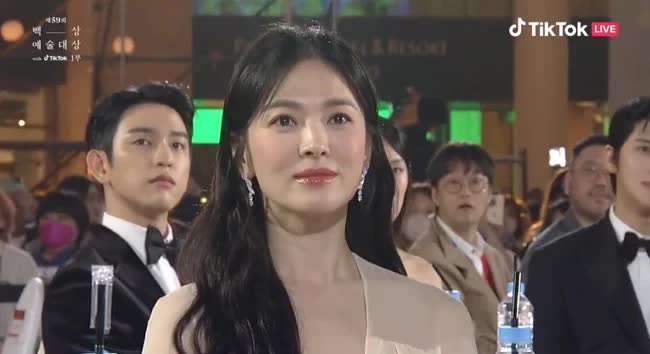 Song Hye Kyo qua 3 kỳ Baeksang: 2023 là xuất sắc nhất, đẳng cấp hơn hẳn lúc còn sánh đôi với Song Joong Ki lẫn 22 năm trước - Ảnh 4.