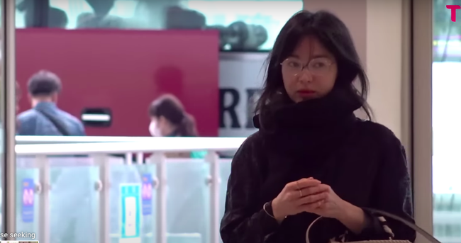 Song Hye Kyo tự tin để mặt mộc xuất hiện tại sân bay, hài lòng với sự lão hóa ở tuổi ngoài 40 - Ảnh 4.
