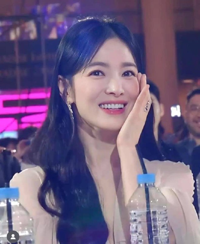 Song Hye Kyo giành giải nhan sắc số 1” tại Baeksang 2023 - Ảnh 2.