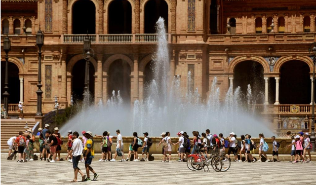 Nền nhiệt cao kỷ lục trong tháng 4, Tây Ban Nha, Bồ Đào Nha chìm trong nắng nóng nghiêm trọng - Ảnh 1.
