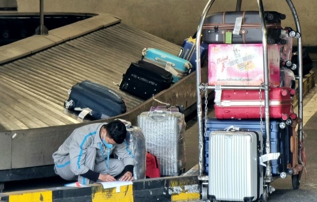 Thực hư việc vali của vận động viên cờ tướng bị rạch, phá khoá ở sân bay - Ảnh 1.
