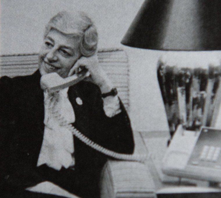 Bí ẩn những triệu phú giàu có nhưng chẳng ai biết: Nữ tiếp viên tiết kiệm  79 tỷ đồng vẫn chưa "khủng" bằng người đàn ông ngày bán xăng tối chơi chứng