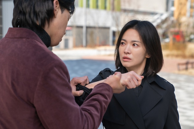 Từng bị miệt thị ngoại hình bên trai trẻ kém 14 tuổi, Song Hye Kyo bỗng lật kèo khó tin tại Baeksang 2023 - Ảnh 3.