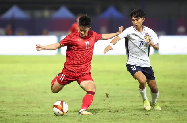 Tiền đạo 1m80 để tóc cực cháy lập siêu phẩm giúp U22 Việt Nam tại SEA Games 32 - Ảnh 13.