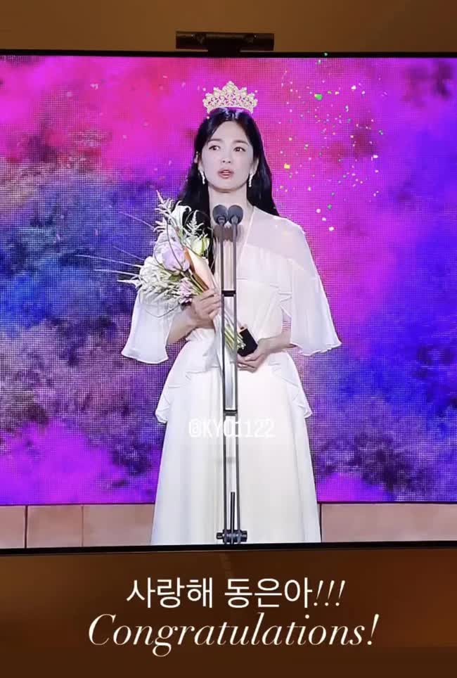 Song Hye Kyo được cả hậu cung chúc mừng giải Baeksang: Han So Hee u mê thấy rõ nhưng chưa bằng ác nữ The Glory - Ảnh 7.