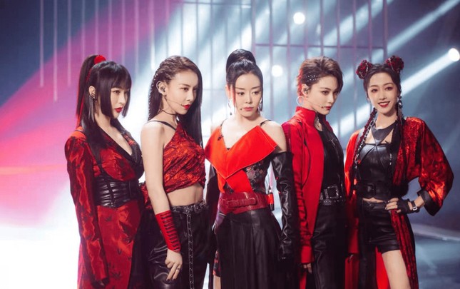 Game show cứu v&atilde;n những nghệ sĩ nữ vướng scandal, hết thời - Ảnh 2.