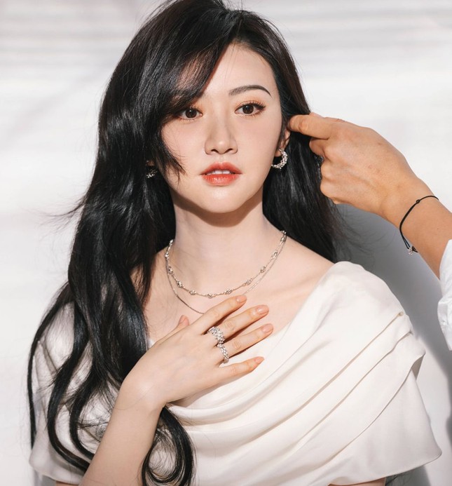 Mạng xã hội đổ xô mua bán video, ảnh nóng của Cảnh Điềm - Ảnh 2.