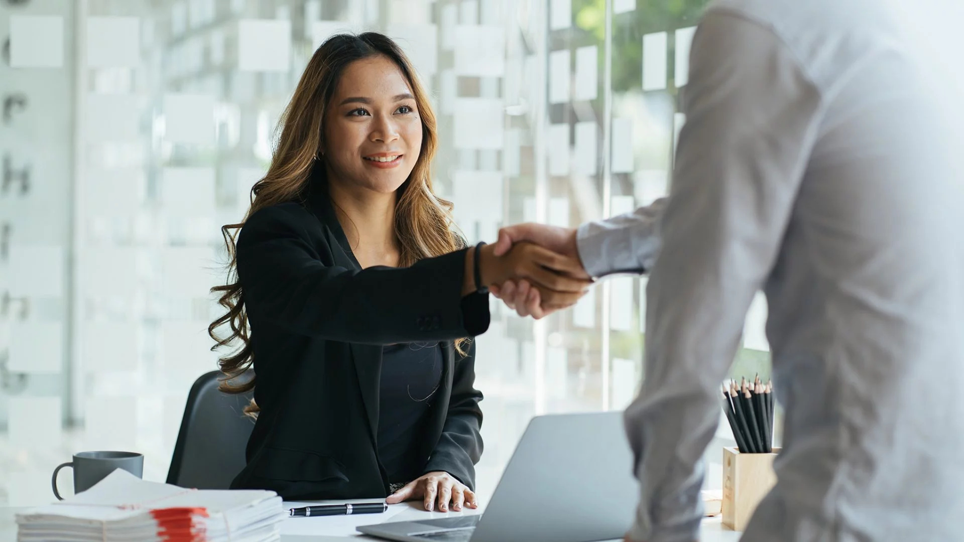 Nhà tuyển dụng nữ hỏi: Nếu khóa quần của tôi chưa kéo, bạn sẽ nhắc như thế nào? - Người có EQ cực cao mới có thể giải đáp câu hỏi hóc búa này! - Ảnh 2.
