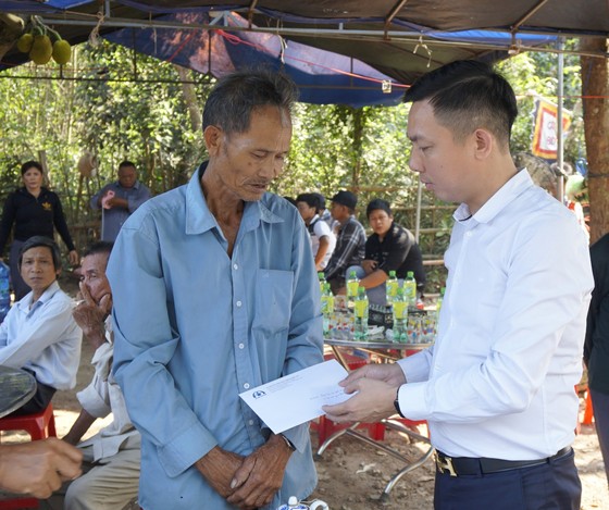 Vụ lật xe chở dưa hấu, 9 người thương vong: Không tìm được cửa thoát, tài xế chọn lao vào vách núi - Ảnh 6.
