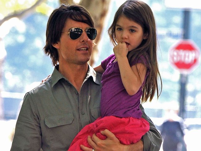 Suri Cruise ở tuổi 17: Tuổi thơ được mẹ nuôi dưỡng trong sự hạnh phúc dù vắng bóng cha, sở hữu vóc dáng nổi bật nhờ thói quen mẹ định hướng từ bé - Ảnh 2.