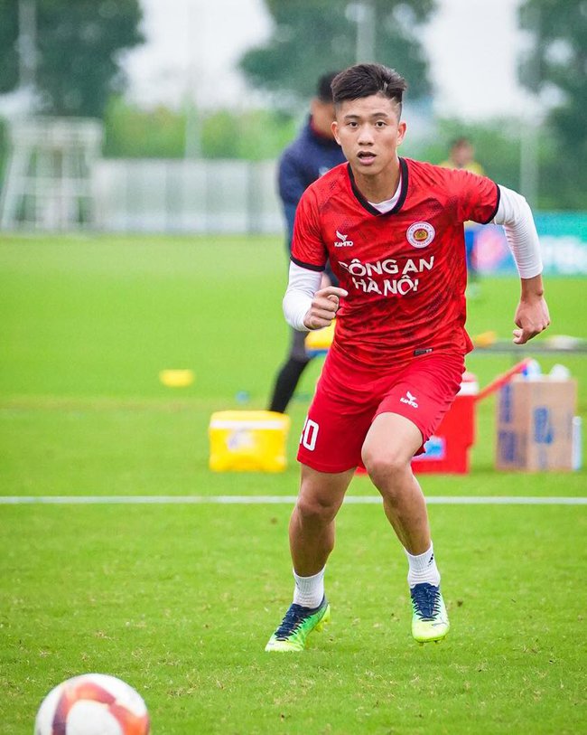 Nóng: Tiền vệ tuyển Việt Nam chấn thương nặng, ông Troussier vừa nhận chức đã phải lo sốt vó - Ảnh 2.