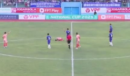 Nóng: Tiền vệ tuyển Việt Nam chấn thương nặng, ông Troussier vừa nhận chức đã phải lo sốt vó - Ảnh 1.