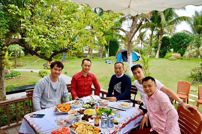 Không phải penthouse hay duplex, đây mới là gu nhà của nghệ sĩ Việt: Diện tích rộng hàng nghìn m2, có căn 4 mặt là gỗ tự nhiên, tách biệt phố thị xô bồ - Ảnh 8.