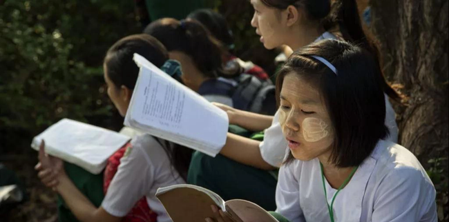 Địa ngục thi cử thực sự ở Myanmar - Kỳ thi tuyển sinh đại học khắc nghiệt nhất với tỷ lệ đỗ thấp nhất! - Ảnh 1.