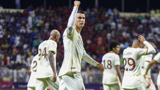 Ronaldo lập cú đúp, lọt vào tốp 5 chân sút hàng đầu giải VĐQG Saudi Arabia - Ảnh 1.