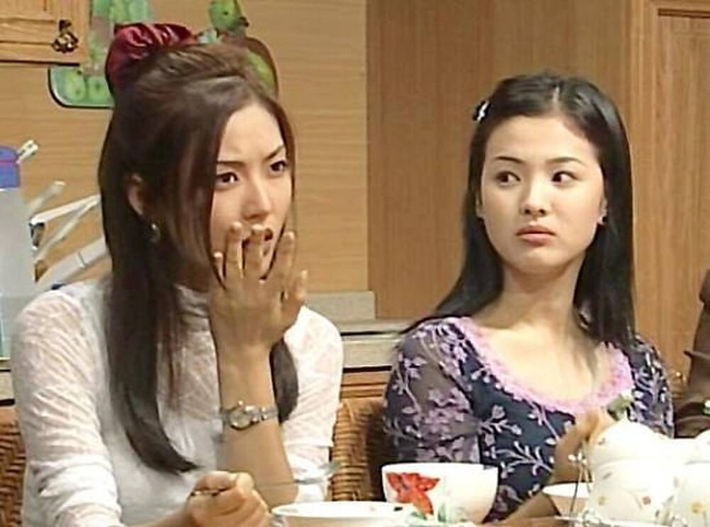 Lần hiếm hoi nhan sắc Song Hye Kyo bại trận trước bạn diễn nữ, đối thủ chính là ác nữ kinh điển màn ảnh Hàn - Ảnh 2.