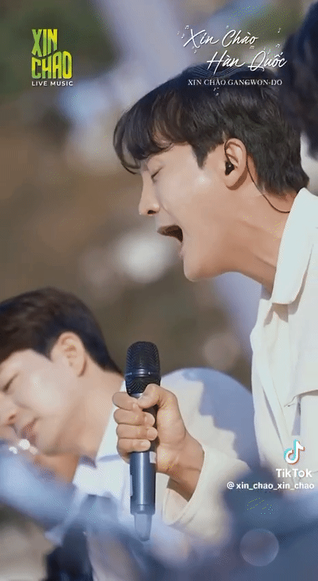 2 ca sĩ H&agrave;n Quốc h&aacute;t hit tiếng Việt cực mượt, nhưng nghe đến c&acirc;u: Anh đ&atilde; đặt... m&igrave;n ở hướng v&ocirc; c&ugrave;ng lại giật th&oacute;t! - Ảnh 2.