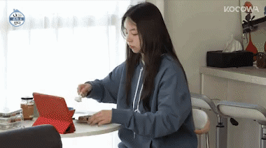 Món ăn vặt siêu lành mạnh có thể tìm mua ở nhiều nơi được xem là bảo bối giữ dáng của Solar (MAMAMOO), Sohee (Wonder Girls) - Ảnh 1.
