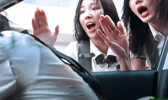 Phim Hàn gây tranh cãi với dàn nhân vật ích kỷ, vì gói mì mà suýt hại nhau mất mạng - Ảnh 3.