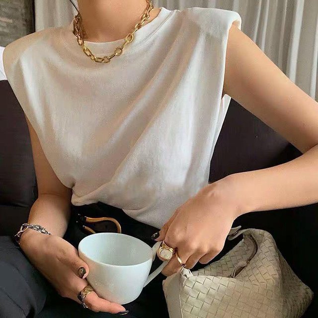 M&ecirc; mẩn tủ đồ h&egrave; của chị đẹp 3 con Hồ Ngọc H&agrave;: kiểu d&aacute;ng tối giản nhưng kh&ocirc;ng đơn điệu, diện kiểu g&igrave; cũng thấy sang - Ảnh 5.