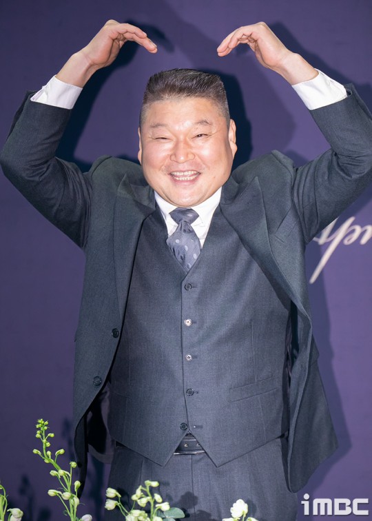 Hôn lễ Lee Seung Gi hoá thảm đỏ vì nửa Kbiz đổ bộ: Ai cũng bị đèn flash hại trừ Lee Dong Wook - Cha Eun Woo soái bất chấp, Chủ tịch quyền lực tới dự - Ảnh 19.
