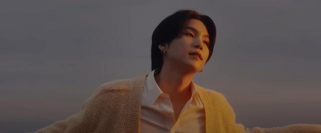 Suga (BTS) lần thứ hai kết hợp c&ugrave;ng IU, cư d&acirc;n mạng tấm tắc khen nhạc hay hơn cả Jimin! - Ảnh 6.