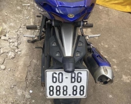 Vụ 4 biển số đẹp bất thường ở Đồng Nai: Đình chỉ một cảnh sát giao thông - Ảnh 1. Vụ 4 biển số đẹp bất thường ở Đồng Nai: Đình chỉ một cảnh sát giao thông - Ảnh 1.