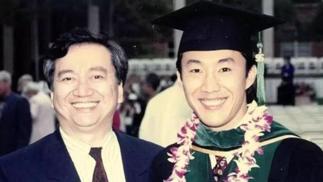 Chỉ với 1 từ duy nhất, người cha gi&uacute;p 4 đứa con ngỗ nghịch v&agrave;o thẳng những trường đại học top đầu thế giới: Ai nghe cũng nể phục! - Ảnh 3.