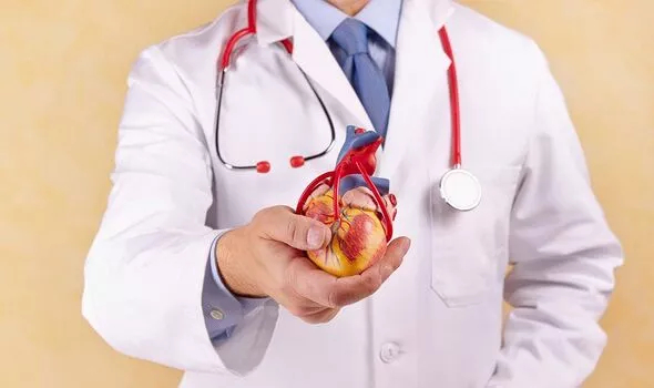 BS tim mạch tiết lộ 2 loại thực phẩm đặc biệt cần tránh hoặc hạn chế ăn để phòng ngừa bệnh tim - Ảnh 2.