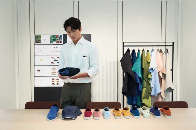 Bố 1 con Hyun Bin trở lại với ngoại hình cực phẩm sau khi cho bay màu bộ râu già chát - Ảnh 2.