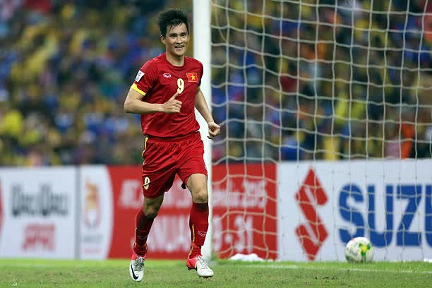 Cựu tuyển thủ L&ecirc; C&ocirc;ng Vinh đ&atilde; lập h&agrave;ng loạt kỷ lục n&agrave;o trước khi giải nghệ? - Ảnh 2.
