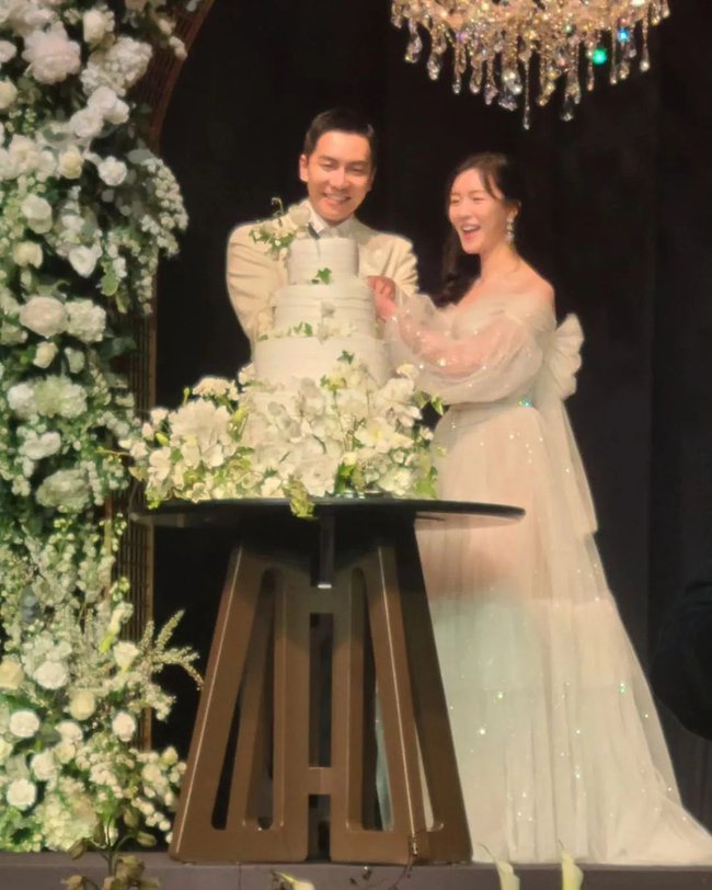 Lễ cưới Lee Seung Gi - Lee Da In bị gắn m&aacute;c thảm họa: Ồn &agrave;o từ l&uacute;c th&ocirc;ng b&aacute;o, đến kh&acirc;u tổ chức g&acirc;y tranh c&atilde;i v&igrave; l&agrave;m m&agrave;u - Ảnh 13.