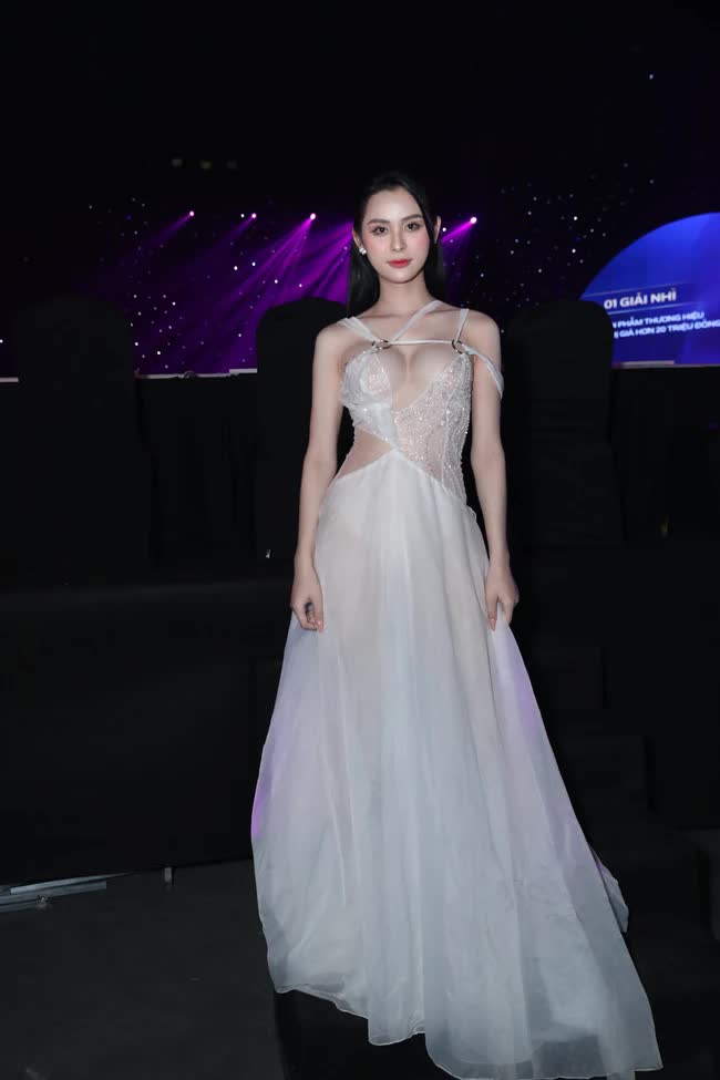 Dàn sao hội ngộ tại Chung kết Miss International Queen Vietnam 2023: Thiên thần chuyển giới Thái Lan đọ dáng cùng các người đẹp Vbiz - Ảnh 10.