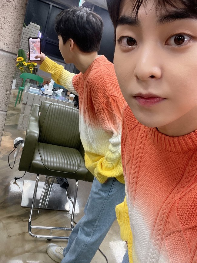 Trend Mirror selfie xâm chiếm giới idol: Nayeon - Karina có khi cũng phải chào thua trước visual chị đẹp hồi thiếu nữ - Ảnh 5.