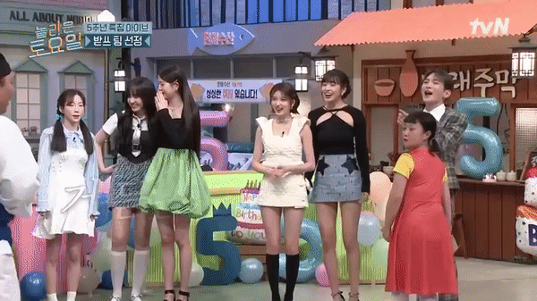 Taeyeon v&agrave; &ldquo;th&aacute;nh body&rdquo; Jang Won Young chung khung h&igrave;nh: Mỹ nh&acirc;n SNSD thua đau trước đ&agrave;n em từ nhan sắc cho tới v&oacute;c d&aacute;ng - Ảnh 4.