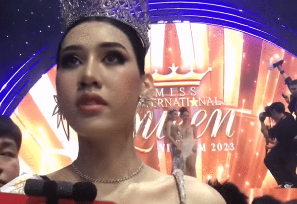 Tranh cãi về thái độ của Dịu Thảo ngay sau đăng quang Miss International Queen Vietnam - Ảnh 2.