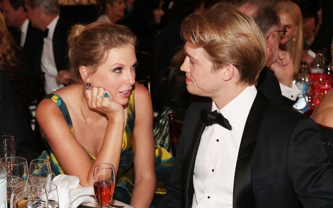 Nóng: Taylor Swift chia tay Joe Alwyn sau 6 năm hẹn hò