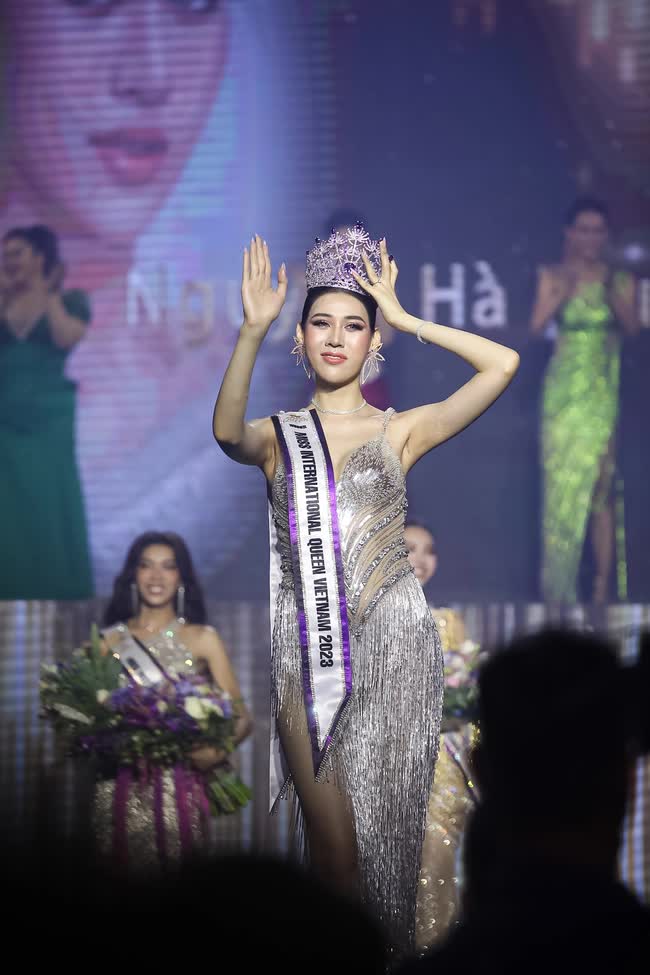 Tranh cãi về thái độ của Dịu Thảo ngay sau đăng quang Miss International Queen Vietnam - Ảnh 5.