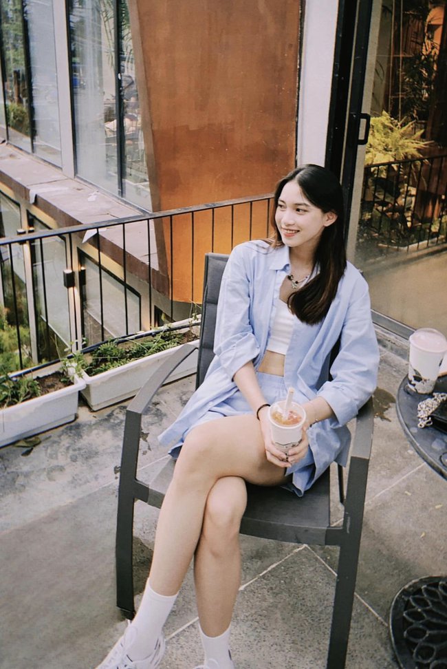 Nàng thơ bóng chuyền Việt Nam hoá Lưu Diệc Phi, xinh đẹp bên hoa không thua kém các nàng hậu - Ảnh 11. Nàng thơ bóng chuyền Việt Nam hoá Lưu Diệc Phi, xinh đẹp bên hoa không thua kém các nàng hậu - Ảnh 11.