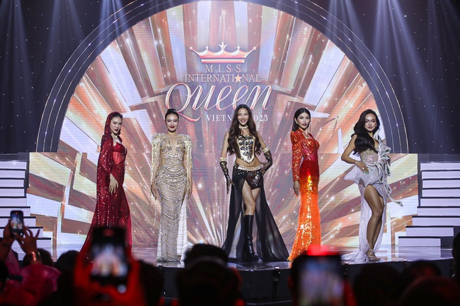 Cuộc thi sắc đẹp chuyển giới của Hương Giang: Nhiều sạn đ&ecirc;m Chung kết, li&ecirc;n tục bị cơ quan quản l&yacute; tu&yacute;t c&ograve;i - Ảnh 6.