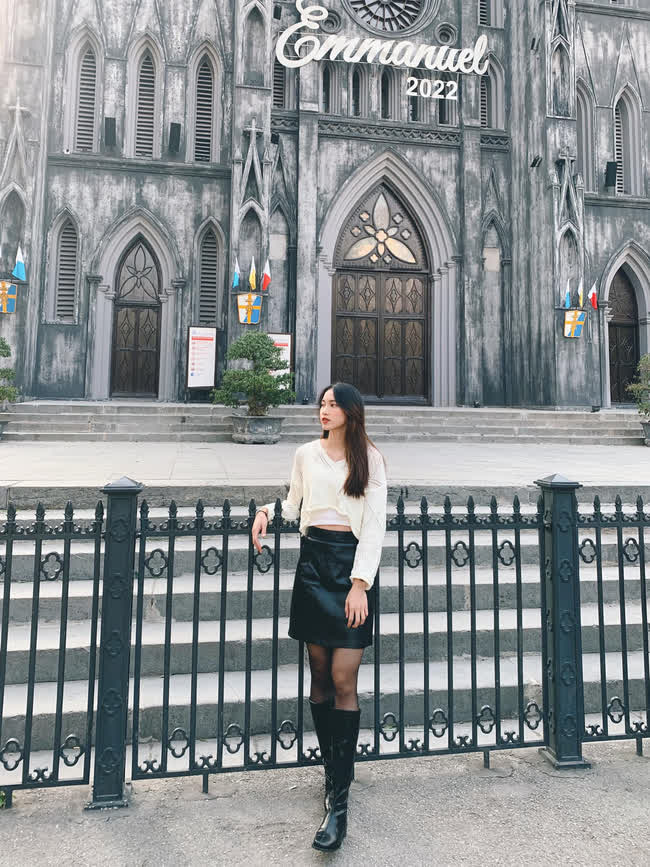 Nàng thơ bóng chuyền Việt Nam hoá Lưu Diệc Phi, xinh đẹp bên hoa không thua kém các nàng hậu - Ảnh 10. Nàng thơ bóng chuyền Việt Nam hoá Lưu Diệc Phi, xinh đẹp bên hoa không thua kém các nàng hậu - Ảnh 10.