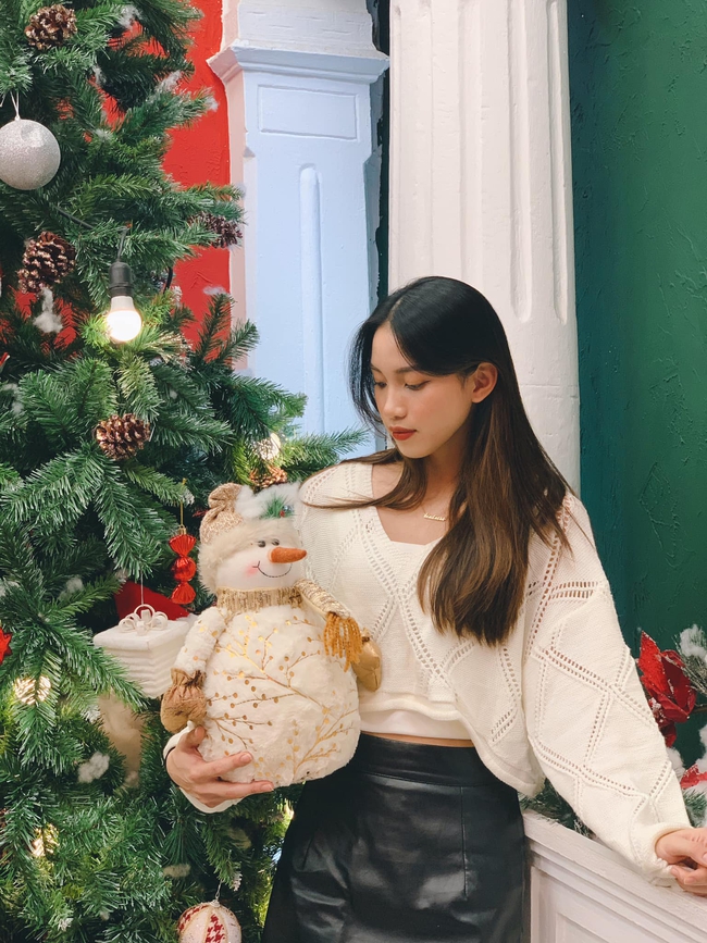 Nàng thơ bóng chuyền Việt Nam hoá Lưu Diệc Phi, xinh đẹp bên hoa không thua kém các nàng hậu - Ảnh 9. Nàng thơ bóng chuyền Việt Nam hoá Lưu Diệc Phi, xinh đẹp bên hoa không thua kém các nàng hậu - Ảnh 9.