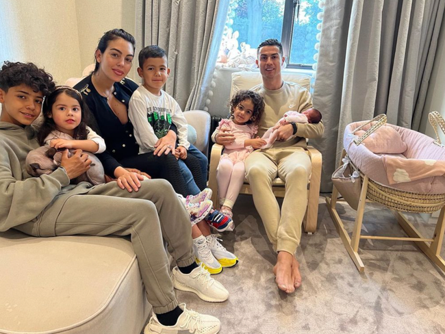 Ronaldo có động thái cực tình với bạn gái Georgina, đập tan tin đồn rạn nứt sắp chia tay - Ảnh 3.