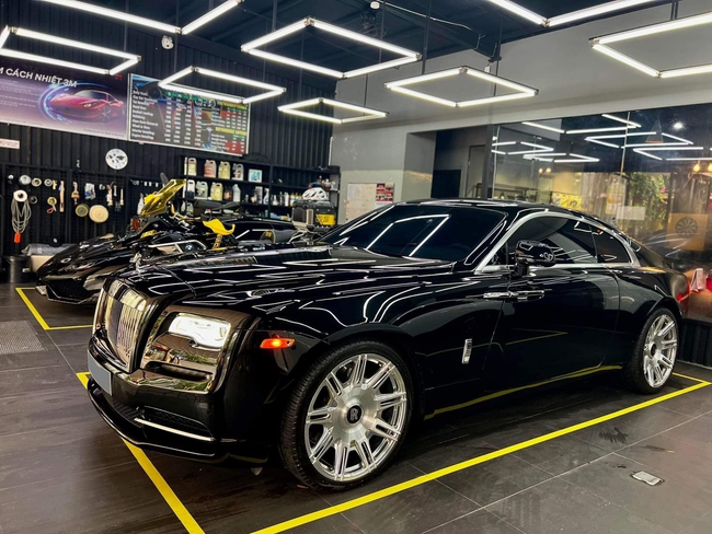 Rolls-Royce Wraith của Cường Đô La rao bán giá hơn 17 tỷ đồng: Gắn bộ mâm độ giá cả trăm triệu, 7 năm tuổi nhưng mới đi hơn 7.000km - Ảnh 1.