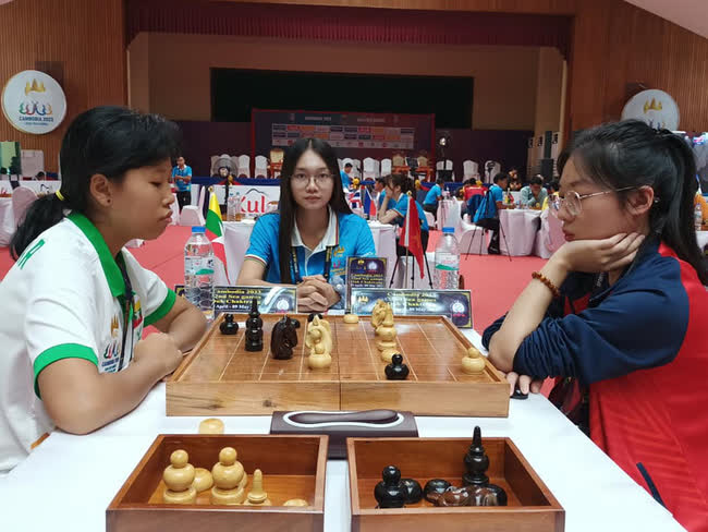 SEA Games 32: Toàn thắng 3 trận, 2 nữ kỳ thủ Việt Nam tiến sát tấm HCV lịch sử - Ảnh 2.