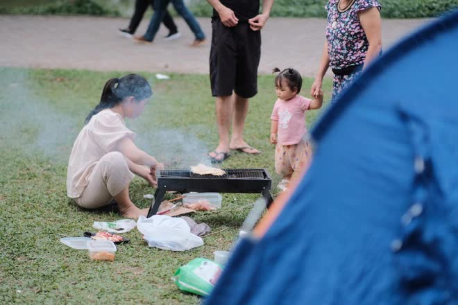Kh&ocirc;ng đi du lịch xa, người d&acirc;n H&agrave; Nội chọn cắm trại tại c&ocirc;ng vi&ecirc;n Y&ecirc;n Sở dịp lễ 30/4 &ndash; 1/5 - Ảnh 8.